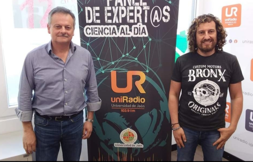El entrevistado, Juan Peragón, junto al director del programa, Julio A. Olivares.