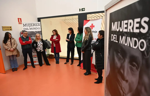 Inauguración de la exposición 'Mujeres del mundo' en la EPS de Linares. Foto: Ayuntamiento de Linares.
