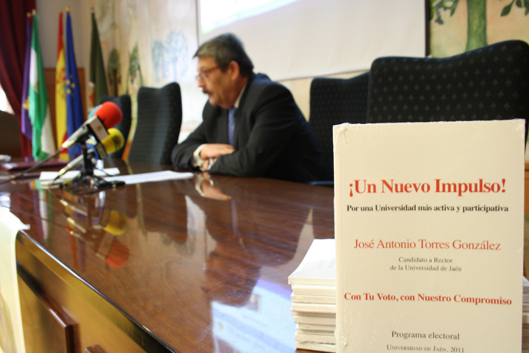 Primer plano del programa electoral de José Antonio Torres