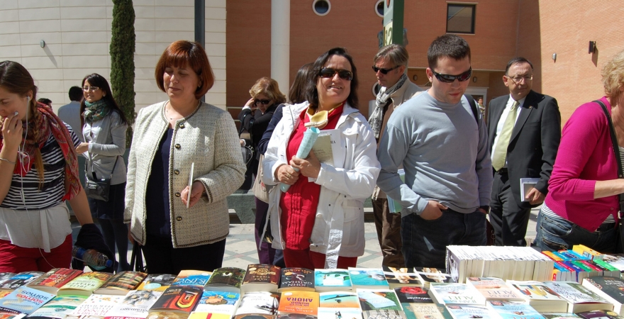 Autoridades, en la Feria del Libro