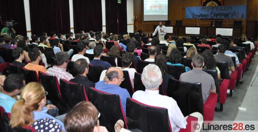 Asamblea celebrada en la EPS de Linares. Foto: Linares28.es