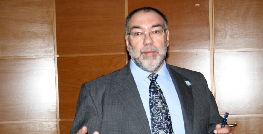 Bernardo Herradón García, durante su charla