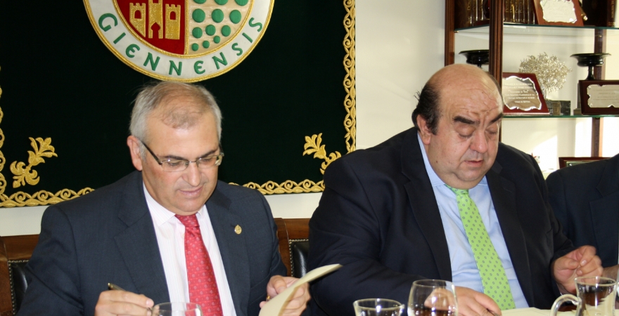 El Rector de la UJA y el presidente de la Cámara de Comercio de Jaén firman los convenios
