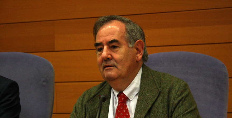 Álvaro Gil Robles, durante su conferencia en la UJA
