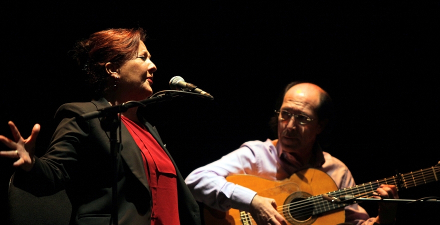 Actuación de Carmen Linares, en el Teatro Cervantes.