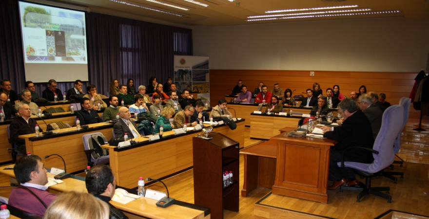 Empresarios e investigadores de la Universidad de Jaén, en el encuentro