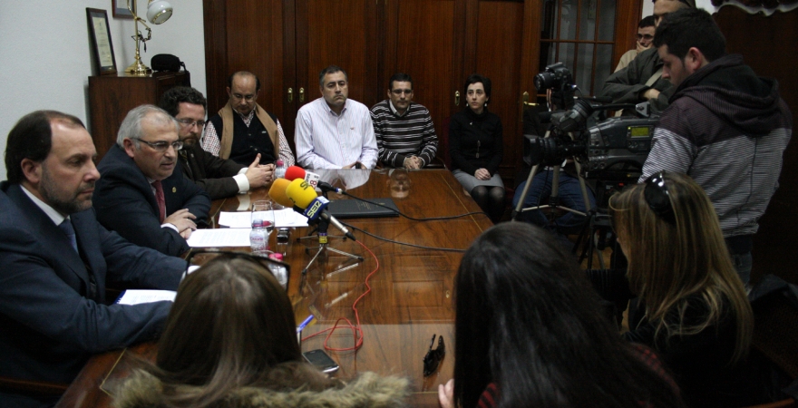 Rueda de prensa de presentación del máster, celebrada en la EPSL de Linares