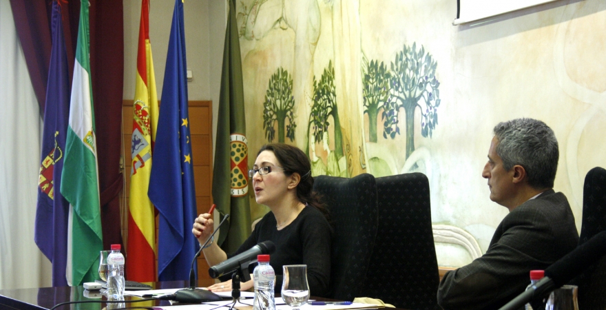 Momento de la conferencia de Ana Jara. Foto: Violeta González