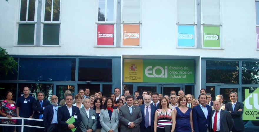 Foto de grupo, tras la entrega de los Premio Alumni España