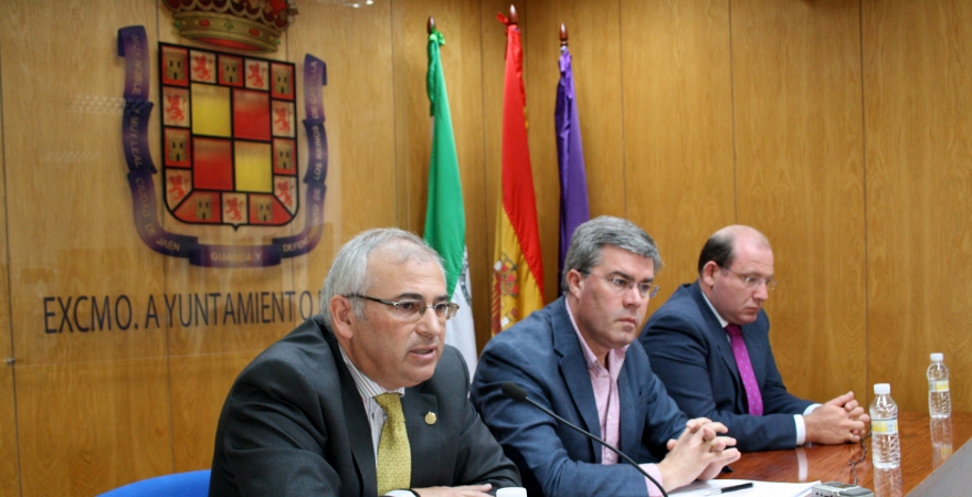 El Rector de la UJA, el alcalde de Jaén y el concejal de Urbanismo