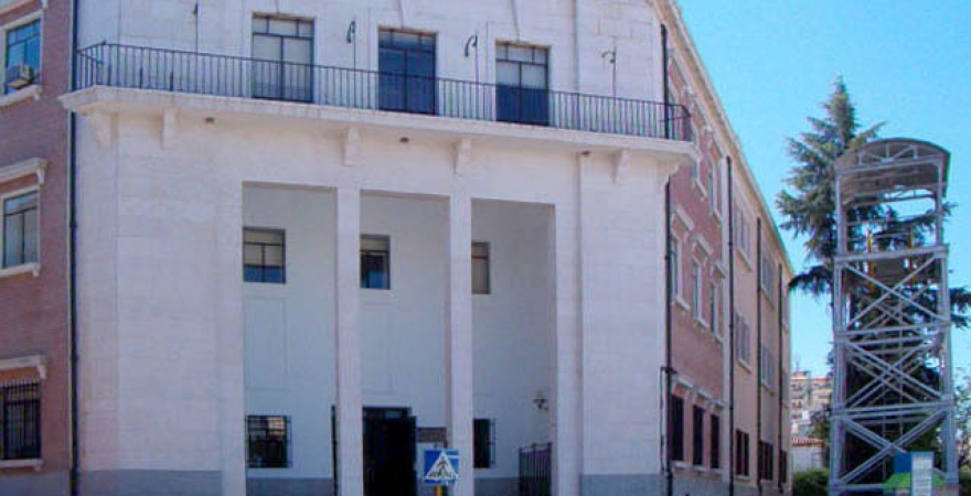 Fachada de la Escuela Politécnica Superior de Linares