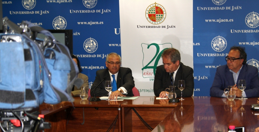 Momento de la presentación de las actividades del 20 Aniversario de la UJA. Foto: Paki Avi