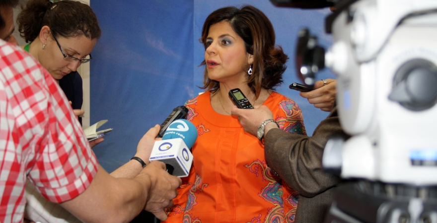 Mª Paz Horno atiende a los medios. Foto: Víctor Abolafia