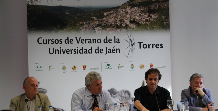 Mesa redonda celebrada sobre sanción a crímenes económicos. Foto: UniRadio Jaén.