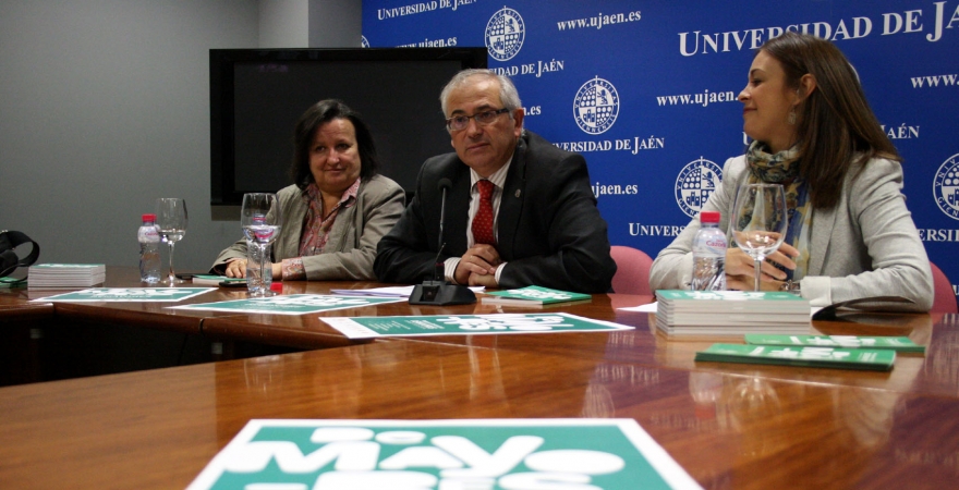 Momento de la presentación en rueda de presa del Programa Universitario de Mayores de la UJA