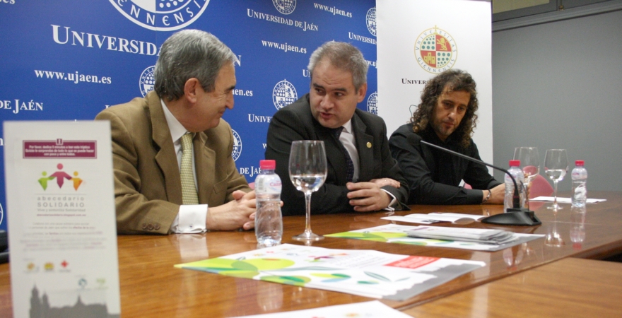 José Boyano, Jorge Delgado y Julio A. Olivares, en la presentación del proyecto.