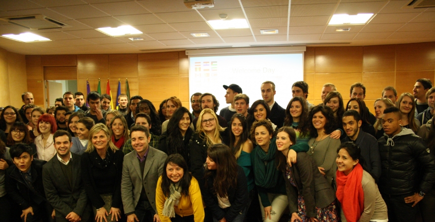 Foto de familia del alumnado extranjero y personal de la Universidad de Jaén