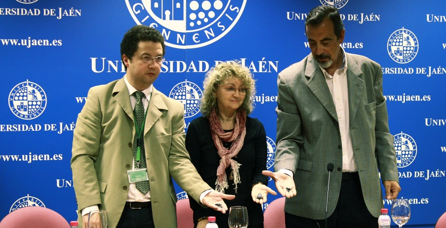 Daniel Aguilera, Mª Ángeles Peinado y Manuel Linares, presentando el prototipo. Foto: Francisco J. Garrido.