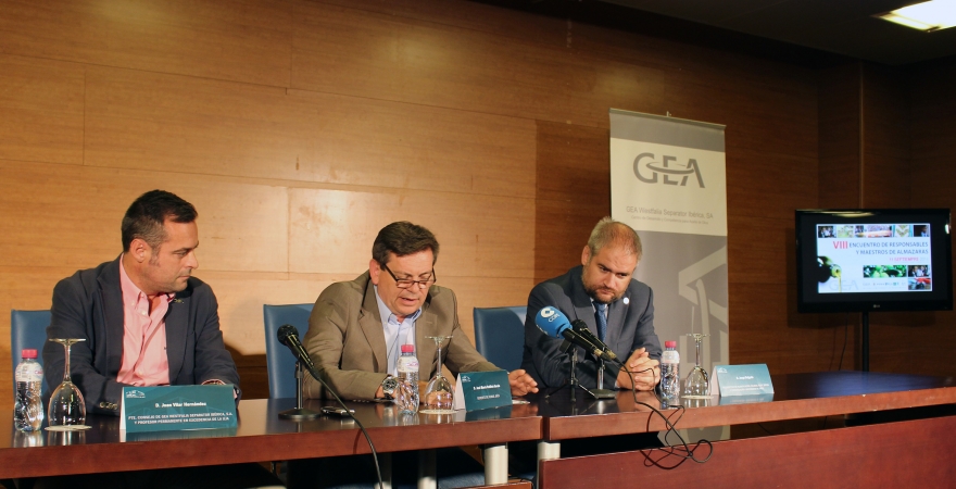 Juan Vilar, José María Valdivia y Jorge Delgado, en la rueda de prensa.