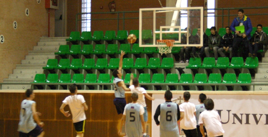 Partido de baloncesto disputado en la primera jornada.