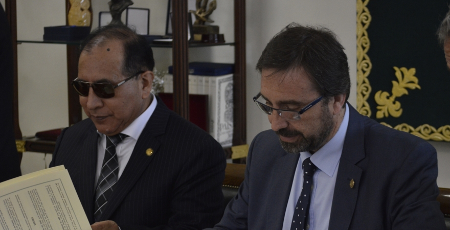 El presidente del Poder Judicial de Perú y el Rector de la UJA