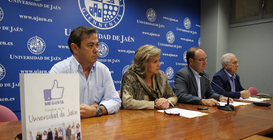 Enrique Bernal, Mª Luisa del Moral, Antonio Damas y Felipe García, en la presentación de los datos.