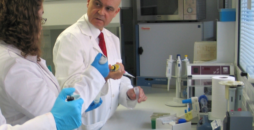 El investigador José Juan Gaforio, en su laboratorio.