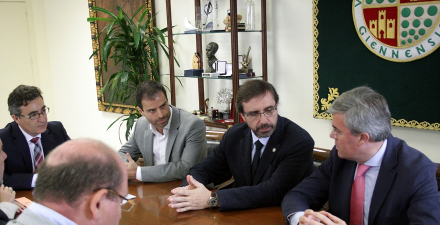 José Carrión, Juan Gómez y José Enrique Fernández, durante la reunión.