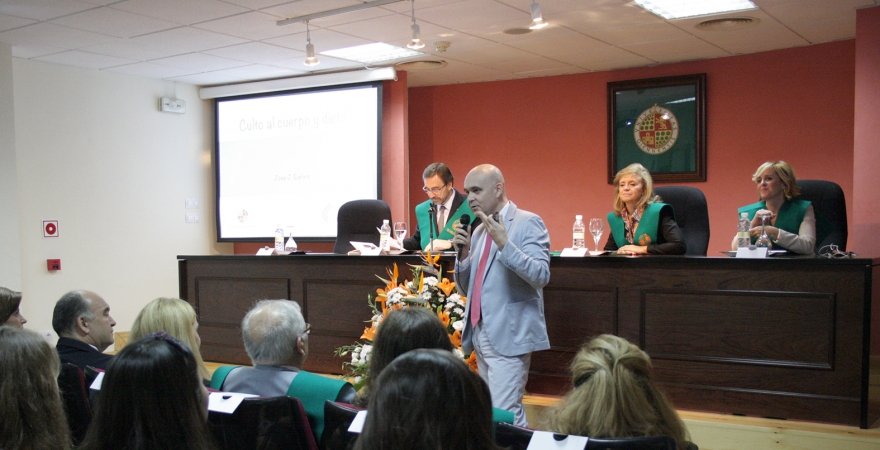 Un momento de la intervención del profesor José Juan Gaforio.