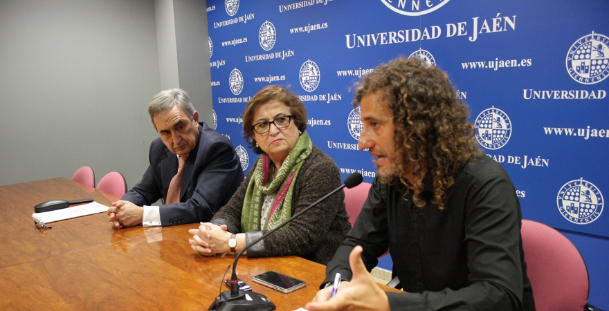 Presentación de la iniciativa por parte de Julio A. Olivares, Mª Dolores Rincón y José Boyano.