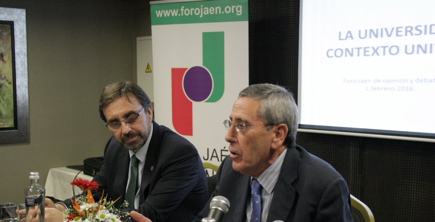 El Rector de la UJA, junto al vicepresidente del Foro Jaén de Opinión y Debate
