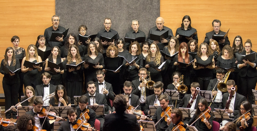 Momento del concierto de la Orquesta Filarmónica de Granada y el Coro de la UJA. Foto: Fernando Mármol