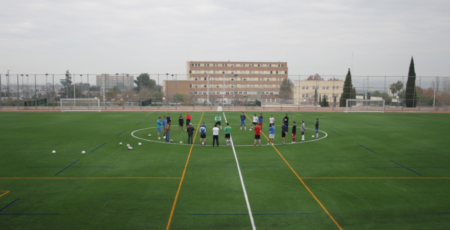 Primer entrenamiento del equipo universitario de fútbol de la UJA