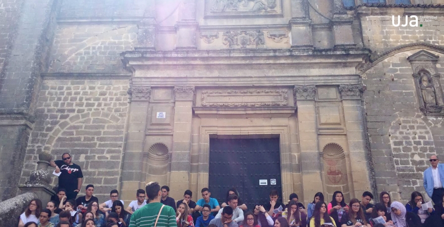 Participantes en la visita a la Catedral de Baeza.