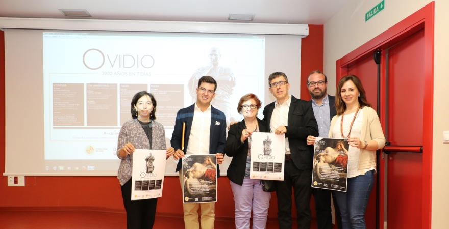 Foto tras la rueda de prensa de presentación de la actividades de Ovidio. Foto: Eduardo