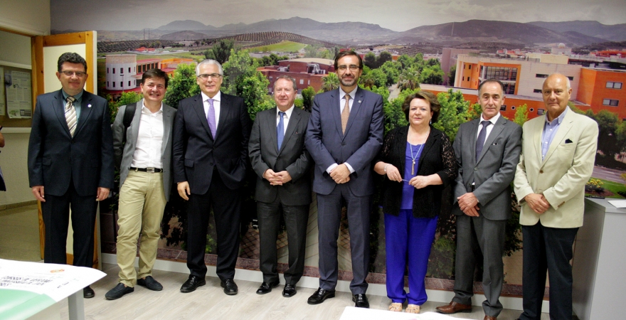 José M. Castro, Juan M. Rosas, Baltasar Garzón, Juan Cano, Juan Gómez, Pilar Parra, Diego Montesinos y Juan M. de Faramiñán.