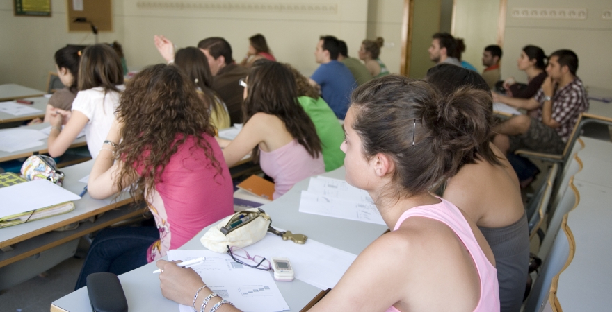 Estudiantes en un aula de la UJA.