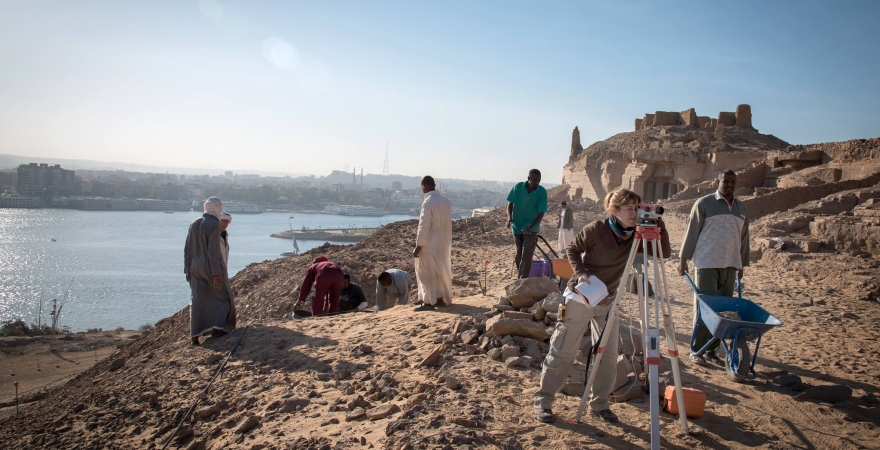 Trabajos arqueológicos de la UJA en la necrópolis de Qubbet el-Hawa. Foto: Patricia Mora.