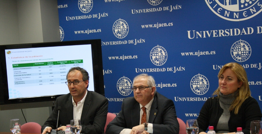 Juan Luis Lillo, Manuel Parras y Adoración Mozas, en la presentación del informe