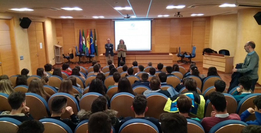 Momento de la recepción de estudiantes de Maristas.