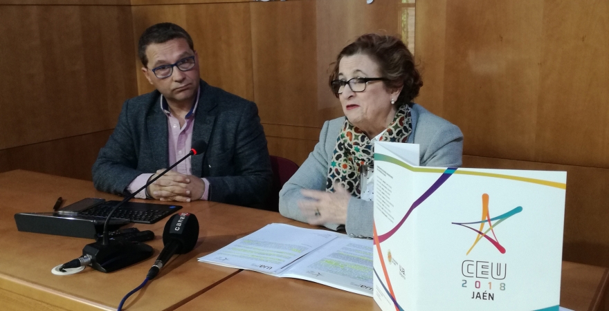 El alcalde de Andújar y la Vicerrectora de Proyección de la Cultura y Deportes.