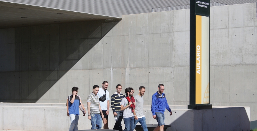 Estudiantes en el Campus Científico-Tecnológico de Linares.
