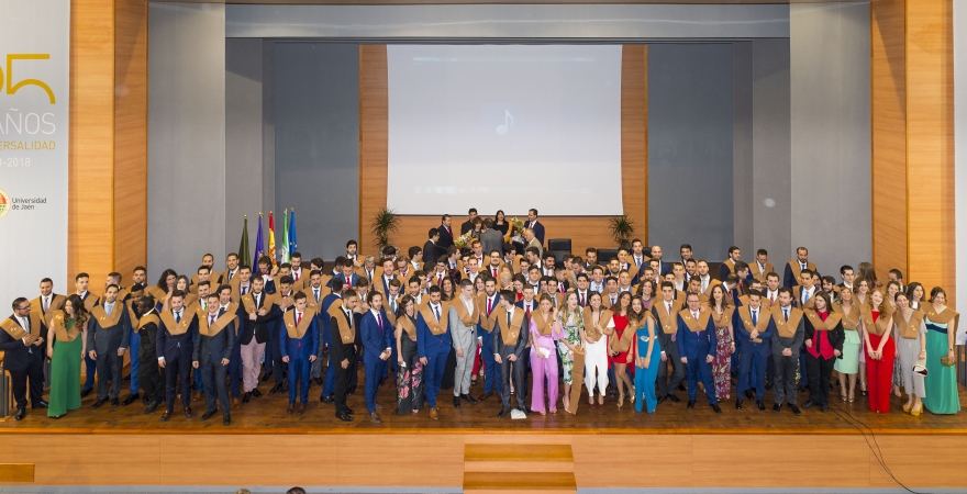 Acto de graduación de la EPSJ celebrado en el Aula Magna del Campus Las Lagunillas.
