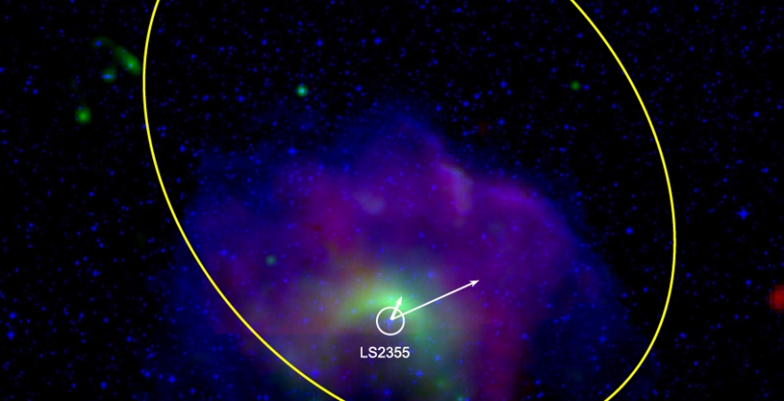 Imagen del descubrimiento de la estrella runaway 'LS2355', en la que se aprecia su frente de choque asociado con forma de media luna.