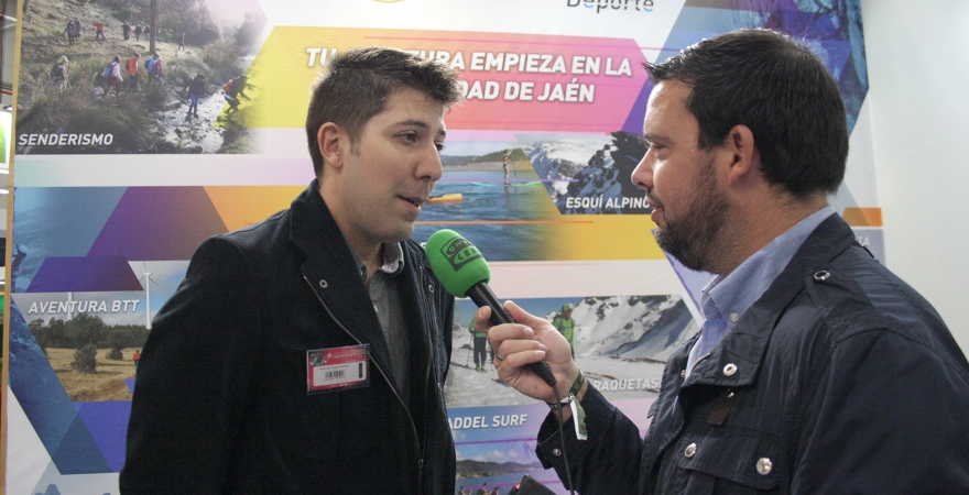 Entrevista a Francisco Molina, en el stand de la UJA.