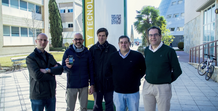 Los investigadores de la UJA Carlos Ogáyar, Jorge N. Domínguez, Diego Franco, Rafael Segura y Alfonso Ureña. Foto: María Isabel Arias.