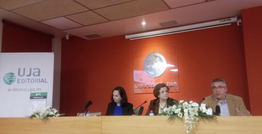Marta Torres, Mª Dolores Rincón y Ventura Salazar, en la presentación.