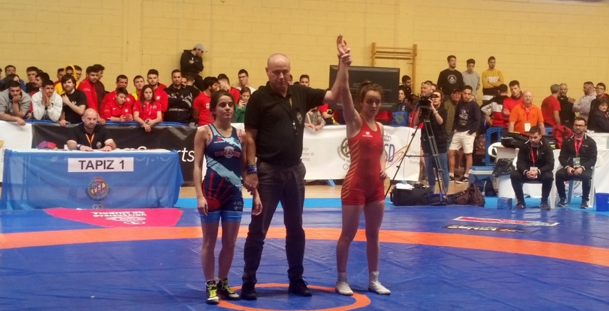 Ana María Torres, a la derecha, campeona en categoría -55 kg.