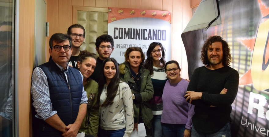 Participantes en el programa, en los estudios de UniRadio Jaén.