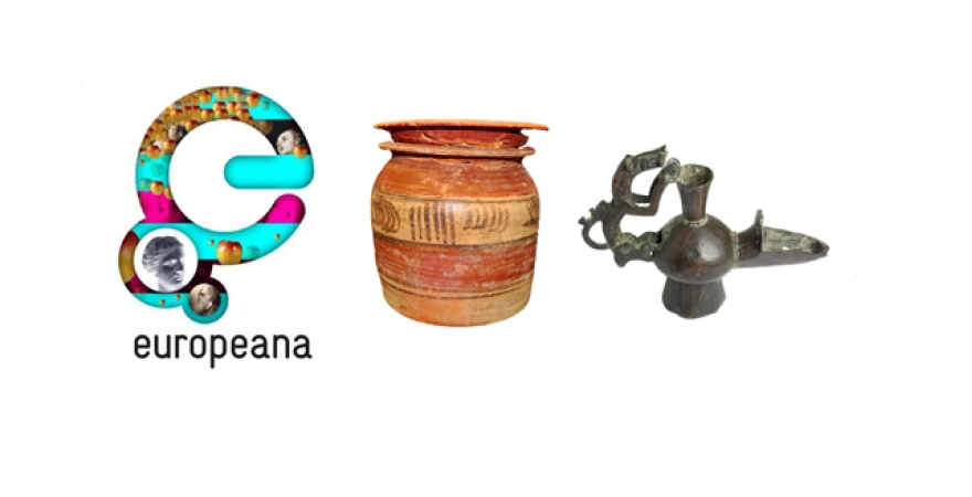 Logo de Europeana, junto a dos piezas arqueológicas, una íbera y otra islámica.